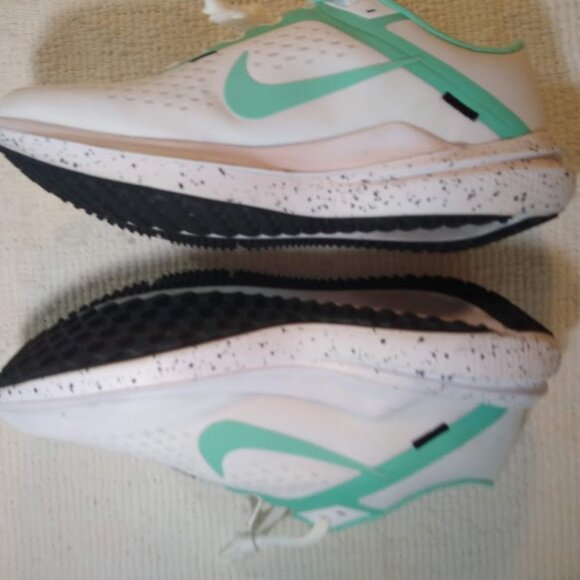 Nike women's  size  8   white / aqua-mint  athletic sneakers - Picture 8 of 13